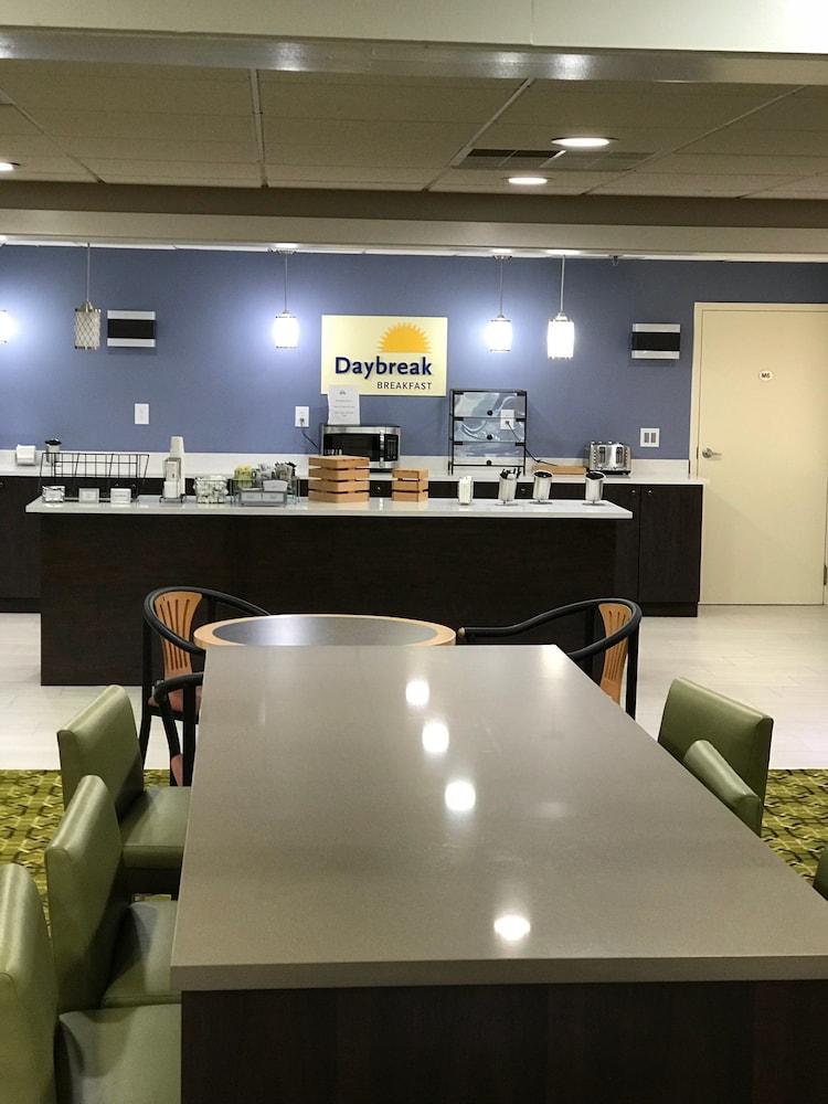 Days Inn & Suites By Wyndham Rochester Hills Mi Ngoại thất bức ảnh